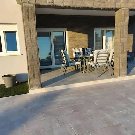 Ela With Heated Pool Comfortable זאדאר