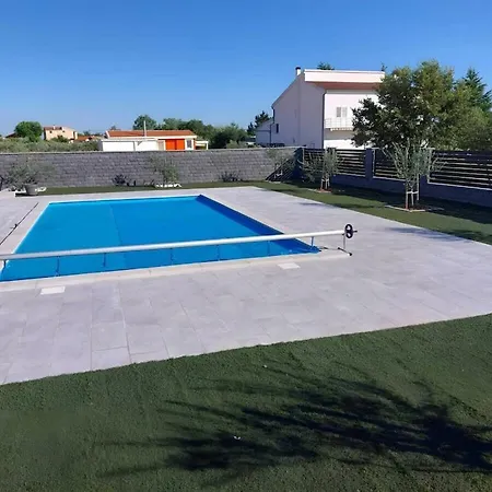 Ela With Heated Pool Comfortable * זאדאר