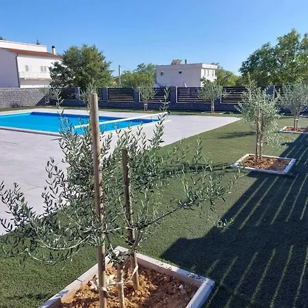 Ela With Heated Pool Comfortable וילה
