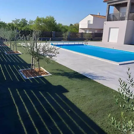 Ela With Heated Pool Comfortable